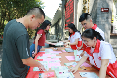 爱护环境 不乱扔垃圾！梅县区开展暑期文明旅游志愿服务宣传活动