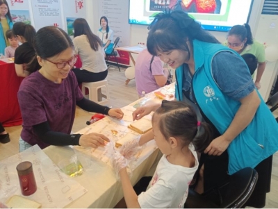 创造亲子间的“美味魔法”！江南街道社工站举办“甜蜜之旅 共筑童趣”亲子社区活动