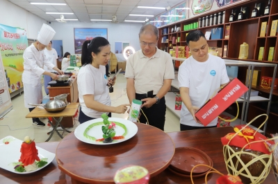 韩山师范学院一行到兴宁市罗岗镇开展农村科技特派员活动