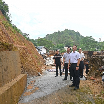 周小勇到镇督导强降雨防御和交通安全工作：牢牢守住防汛安全底线 全力守护人民群众生命财产安全