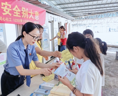 专“暑”守护！蕉岭这场“零距离”法治课堂走进游泳场