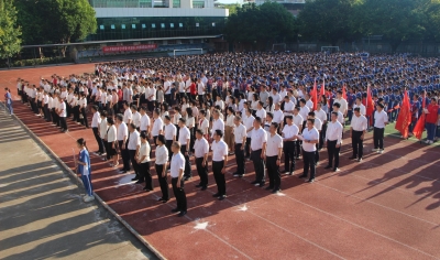 梅州V视丨共唱爱国情，共抒爱国志！市教育局联合学艺中学开展国歌奏唱及爱国歌曲传唱活动