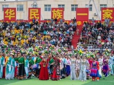 各民族一起来实现中华民族伟大复兴的中国梦——以习近平同志为核心的党中央推动铸牢中华民族共同体意识纪实