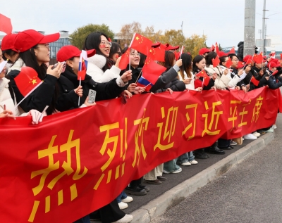 高清大图｜习近平主席抵达喀山受到热情迎接