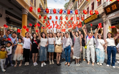 歌唱祖国，爱我中华！梅城老街爱国歌曲“快闪”迎国庆