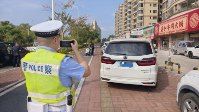 梅城碧桂路违停乱象曝光，交警果断“出手”！