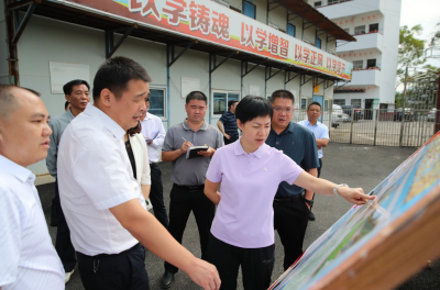 钟秀堂到五华华阳镇、梅林镇督导典型村建设和基层党建工作