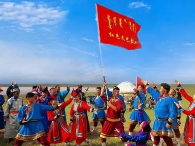 习近平与文艺工作者的故事｜永做草原“红色文艺轻骑兵”