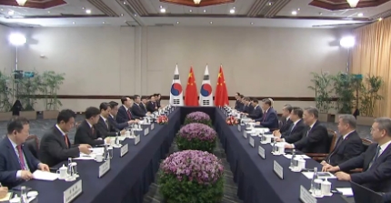 视频丨习近平会见韩国总统：推动中韩战略合作伙伴关系健康稳定发展