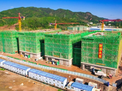 梅州梅县产业园区标准化厂房项目建设，力争2025年春节前全面封顶！