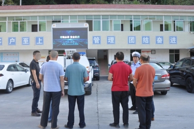 大埔公安交警开展预防大货车交通事故警示教育和交通安全宣传活动