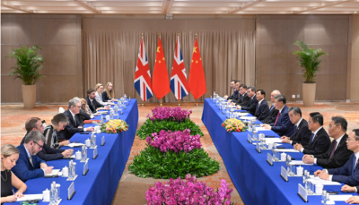 习近平会见英国首相斯塔默