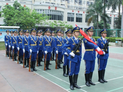 丰顺中学着力组建国旗护卫队开创思政教育新模式：让青春与热血在奉献中闪光