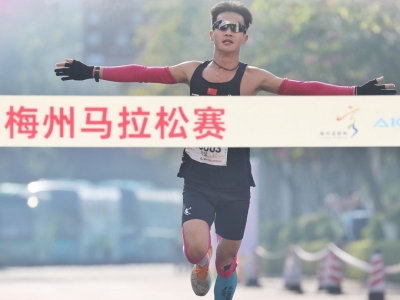 【冠军风采】马拉松男子组冠军马猛：打破赛事记录的“吃货”