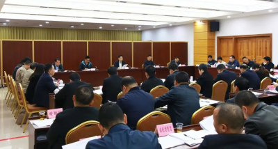 兴宁市委理论学习中心组召开专题学习会