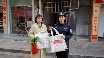 “一米阳光”绽放“她”力——五华县政法系统妇工委系列志愿活动掠影