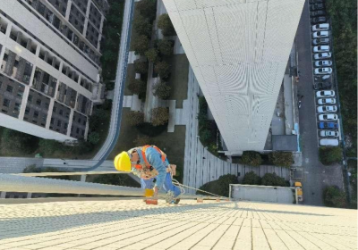 兴宁一小区燃气管道松动“砰砰”响？工作人员速速来排查！