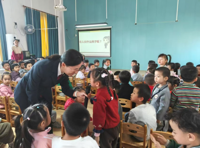 梅江区西郊街道开展“国家宪法日”普法宣讲活动