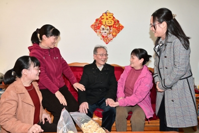 大年初二，四朵“金花”转妹家