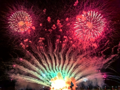 烟花璀璨迎新春！今晚，平远的夜空太浪漫了！