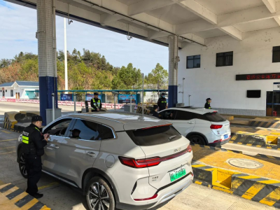 春节出行路上的“小插曲”，有“警”无险~