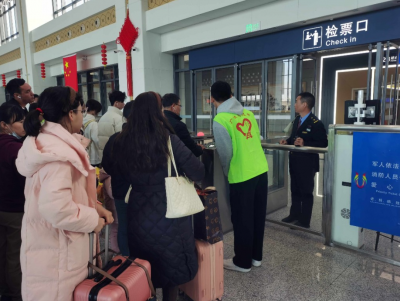 兴宁市坭陂镇团委深入开展环境整治系列志愿服务活动