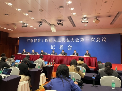 王晖在省十四届人大三次会议记者会上答记者问时表示深入推进重点区域建设攻坚行动和苏区融湾先行区建设 让“百千万工程”造福百千万群众