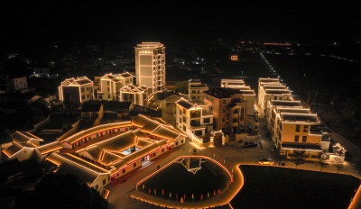 蕉岭县新铺镇象岭新村：璀璨灯光点“靓”乡村夜 红红火火迎新年！