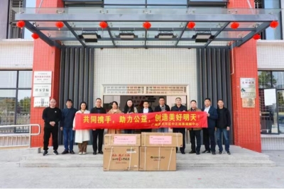广州市天河区长兴街道商会、天河区中正商事调解中心公益助学走进兴宁市坭陂镇校园