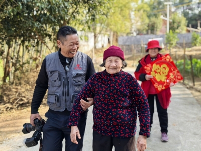为村民拍摄幸福“大片”！梅州市摄影家协会走进平远县八尺镇角坑村