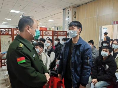 贾文进到五华县征兵体检站检查督导春季征兵体检工作