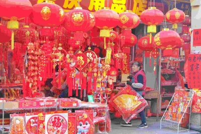 买春联、选灯笼，梅城年味渐浓！