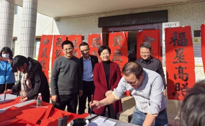 助力打造乡村美丽庭院！兴宁新圩镇这场活动墨香四溢，年味满满