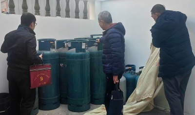 严打！梅江区西郊街道一“黑气”窝点被查处