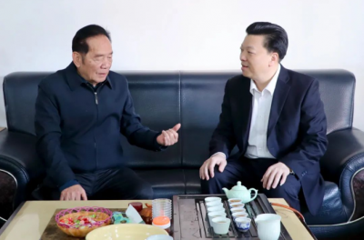 张志锋看望慰问老同志