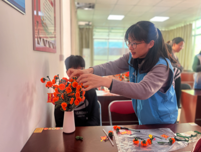“柿柿”好运来！大埔县高陂镇社工站开展扭扭棒手工活动