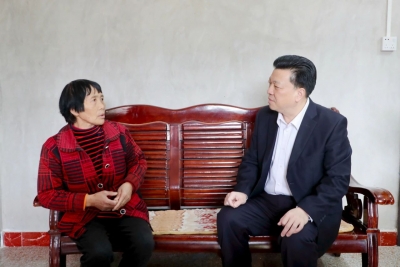 张志锋走访慰问困难群众和老党员