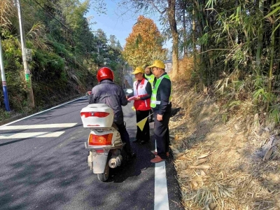 兴宁市黄槐镇开展系列交通劝导活动