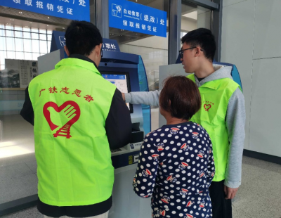 他们，在志愿服务中传递年味与温情！