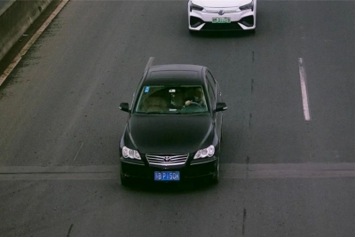 切莫分心！开车时接打手持电话，这些车辆被曝光→