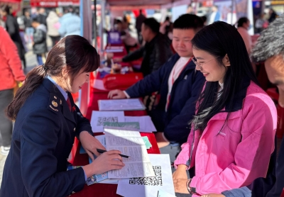 税惠春风暖 就业正当时！梅江税务走进新春招聘会注入税务动能