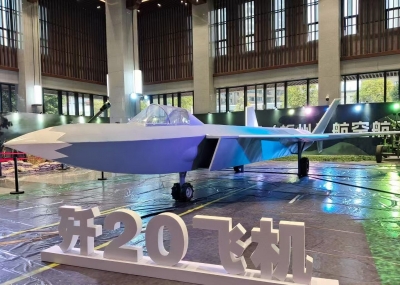 沉浸式体验航空航天与国防领域尖端装备！梅州军分区开展主题党日活动