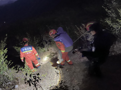 紧急救援！平远一男子登山不慎失足掉下山坡，动弹不得…