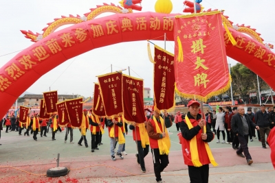 梅县区松源镇举行“挂大牌”非遗民俗活动