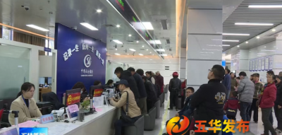 五华机关窗口上班首日秩序井然 服务高效获市民点赞