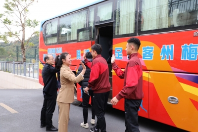 “新赛季新希望，梅州客家，些几！”今天，五华这里超燃