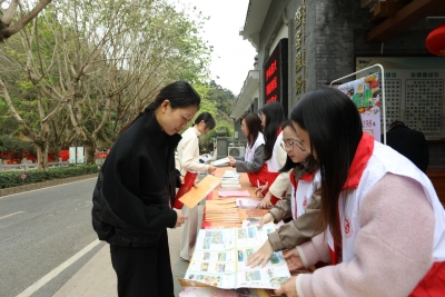 垃圾不乱扔 举止显文明！节日文明旅游，您做到了吗？