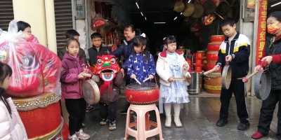唱客家童谣、做花灯、包团圆饺...梅江区金山街道欢腾闹元宵