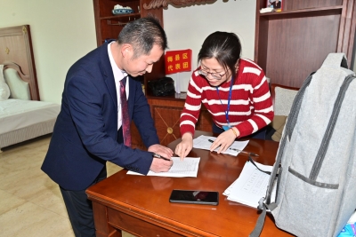 市八届人大五次会议明天开幕，市人大代表今天下午向大会报到