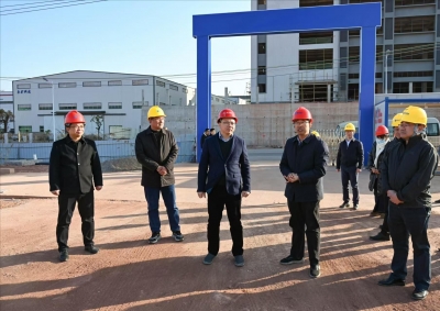 周小勇率队调研钙基、硅基等产业发展： 锚定目标 持续攻坚 推动工业经济高质量发展